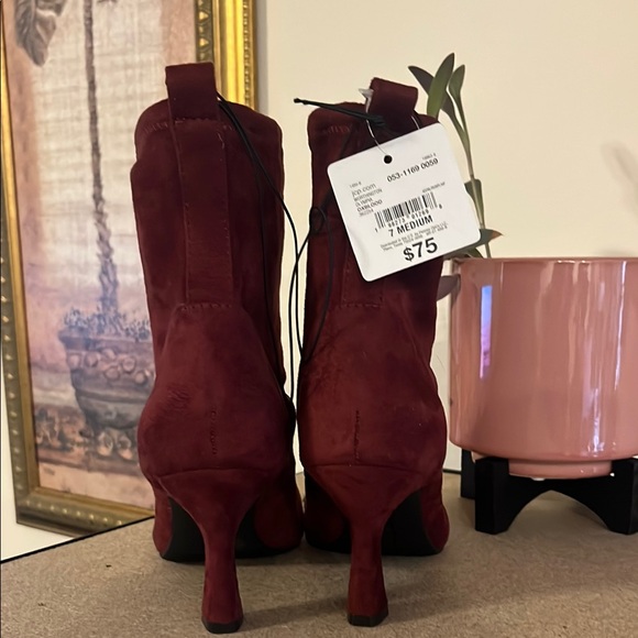 Elegant Oxblood Suede Ankle Boots - Picture 4 of 6